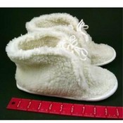 Fleece-Type White Slippers Medium and Large Size