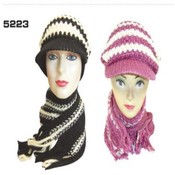 Womens Knit Hat &amp; Scarf